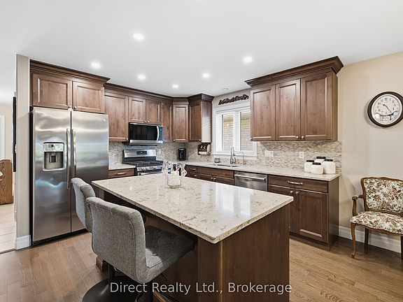 5th image of 35 Hummingbird Dr