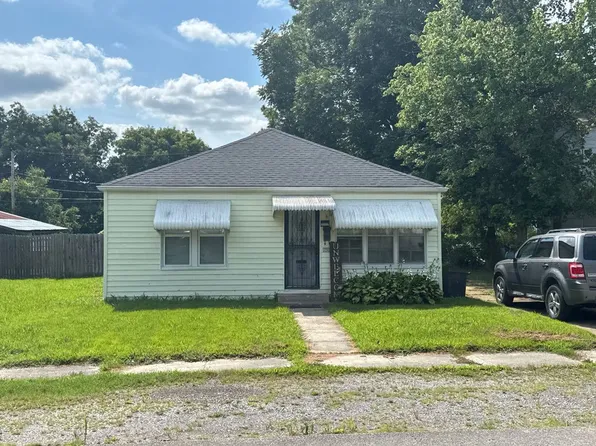 815 N Walnut St, Dexter, MO 63841
