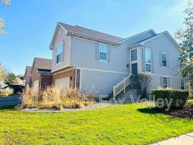 300 Emerald Ln