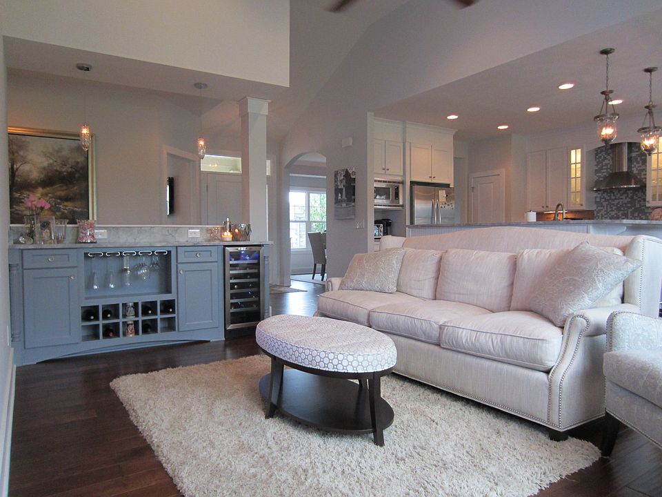 1st image of 155 Queensbury Pl