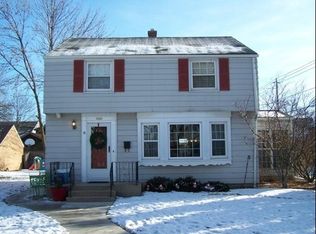 5220 N Berkeley Blvd, Whitefish Bay, WI 53217
