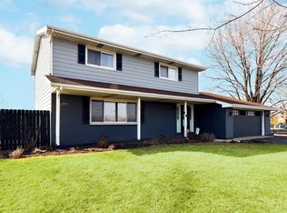 24001 W Peak Dr, Channahon, IL 60410