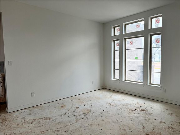 5th image of 4418 Heather Crossing Rd S