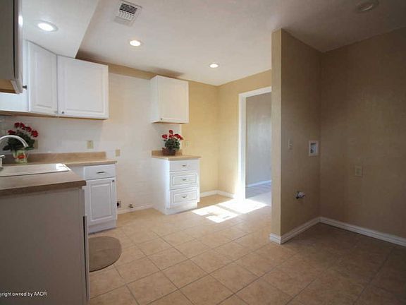 5th image of 906 Foxglove St