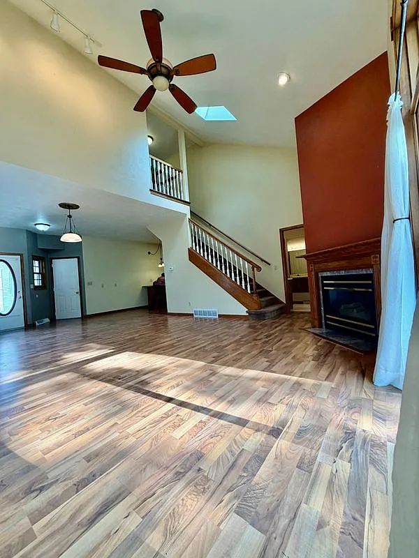 3 bed, 2.5 bath, 2000 sqft, $2,300 — Photo 4