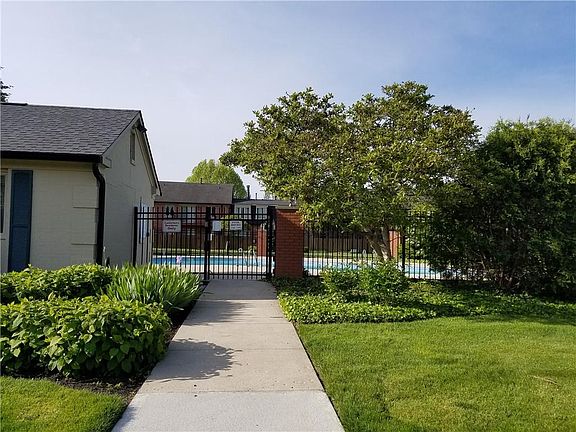 3rd image of 1115 Canterbury Sq S