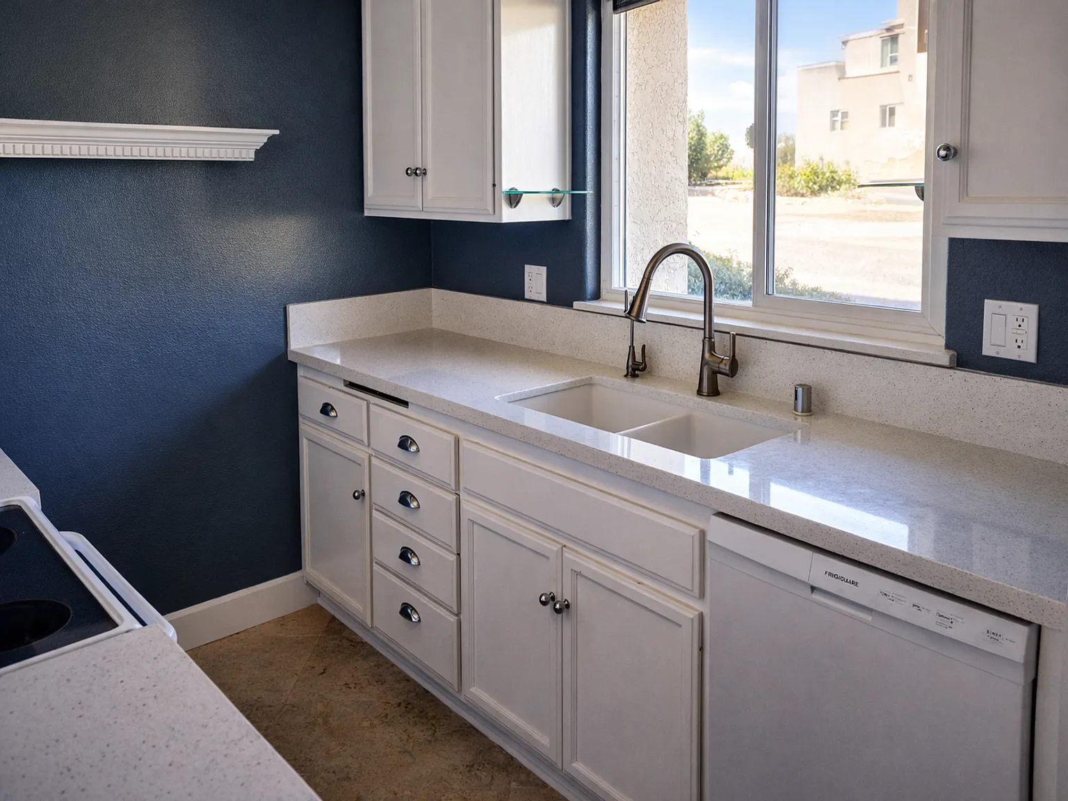 2 bed, 1200 sqft, $3,200 — Photo 2