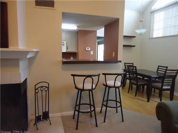 106 Carriage Crossing Ln, Middletown, CT 06457