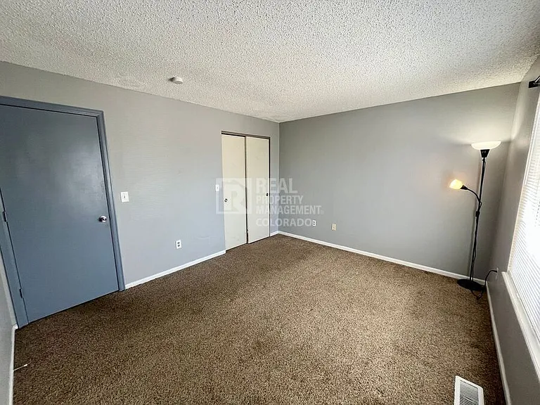 4353 Netherland St — Photo 7