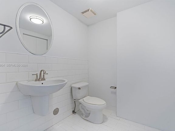 5th image of 690 SW 1st Ct APT 1517