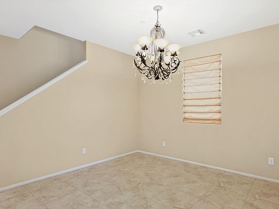 5th image of 931 Harbor Ave