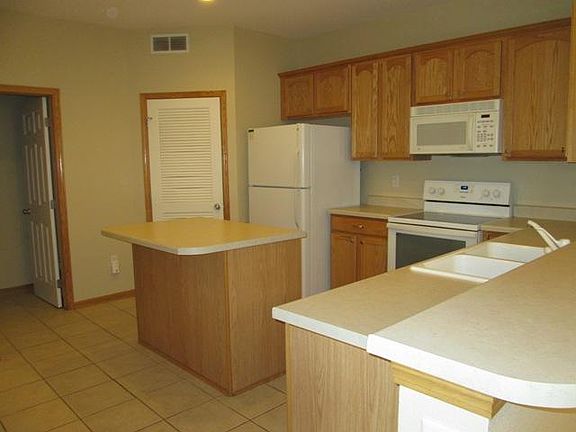3rd image of 3912 NE Rosewood Ln