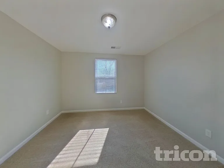 137 Portchester Ln — Photo 10