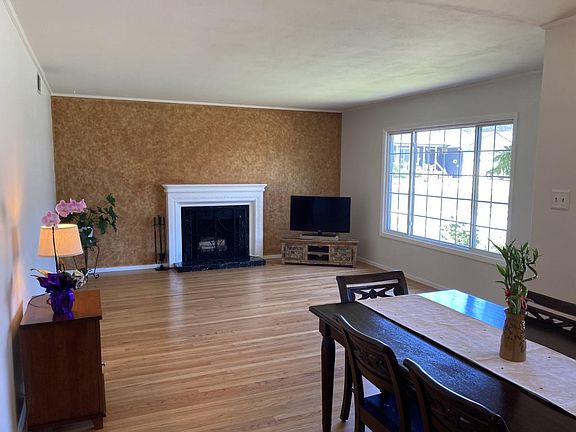 3rd image of 1253 Crestwood Dr