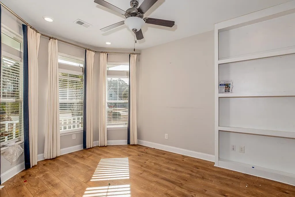 3 bed, 2.0 bath, 2148 sqft, $2,900 — Photo 3