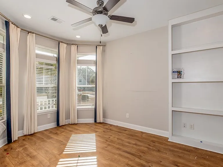 1208 Ficus Dr — Photo 3