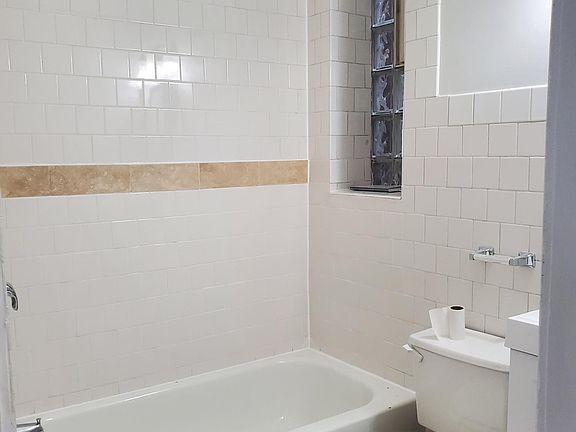 5th image of 901 N Winchester Ave #1R