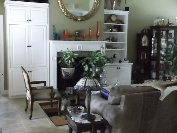Living Room with fireplace
