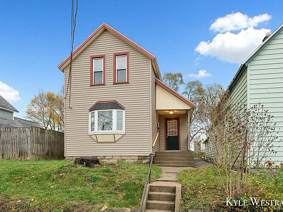 2nd image of 648 Sinclair Ave NE