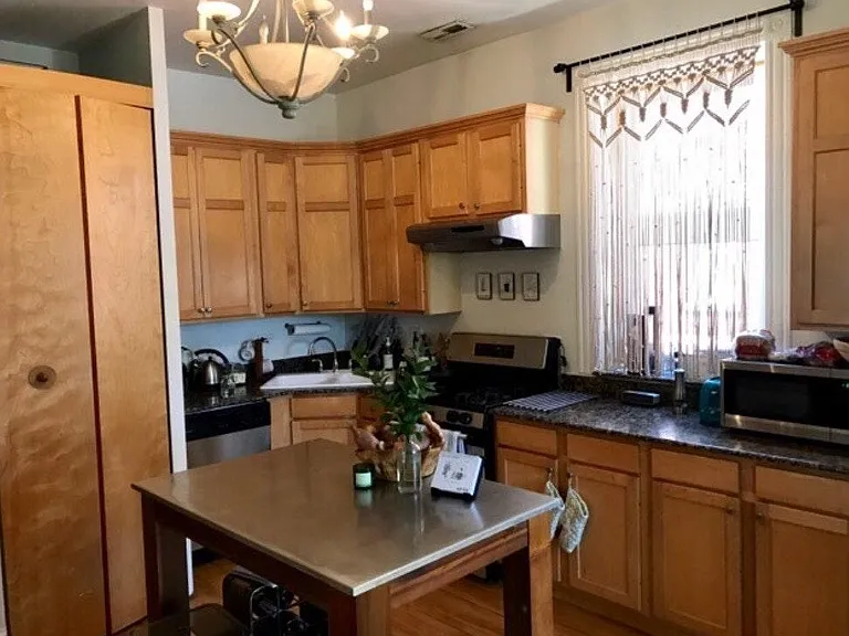 2050 W Augusta Blvd #2 — Photo 4