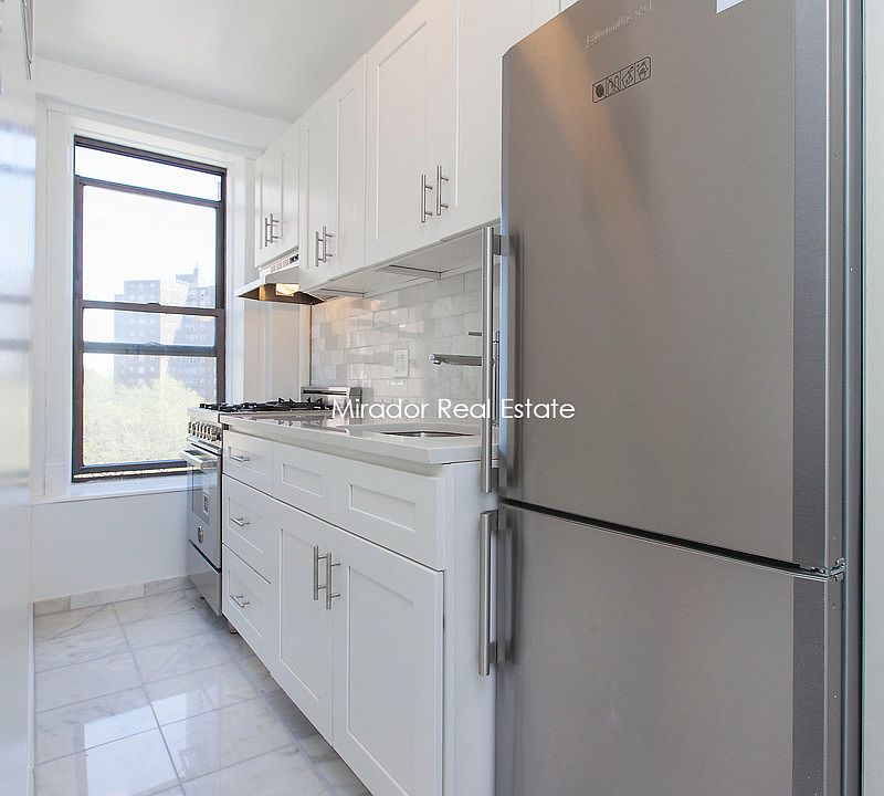 2nd image of 403 E 8th St APT 10
