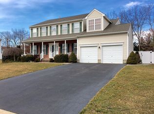 215 Brittany Ln, Toms River, NJ 08755