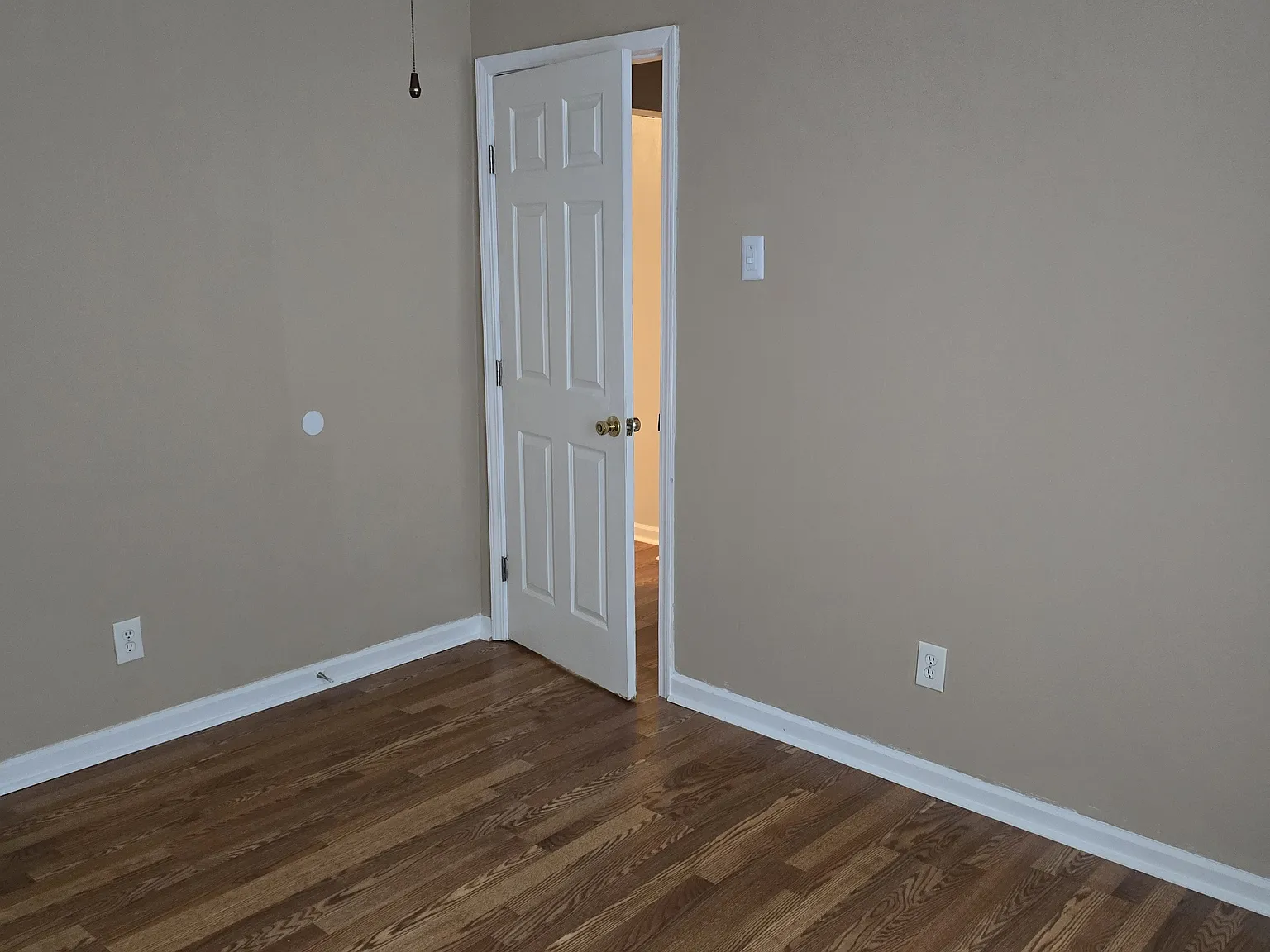 3 bed, 1200 sqft, $1,200 — Photo 2