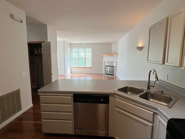 6649 Windsor Commons Ave — Photo 9