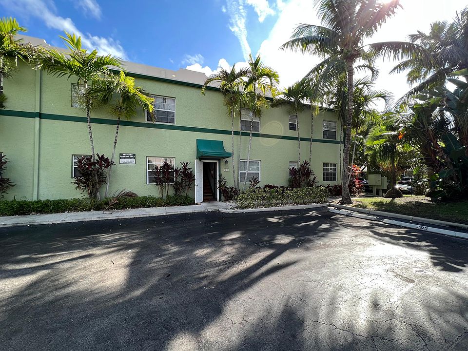1st image of 323 Almeria Rd #103