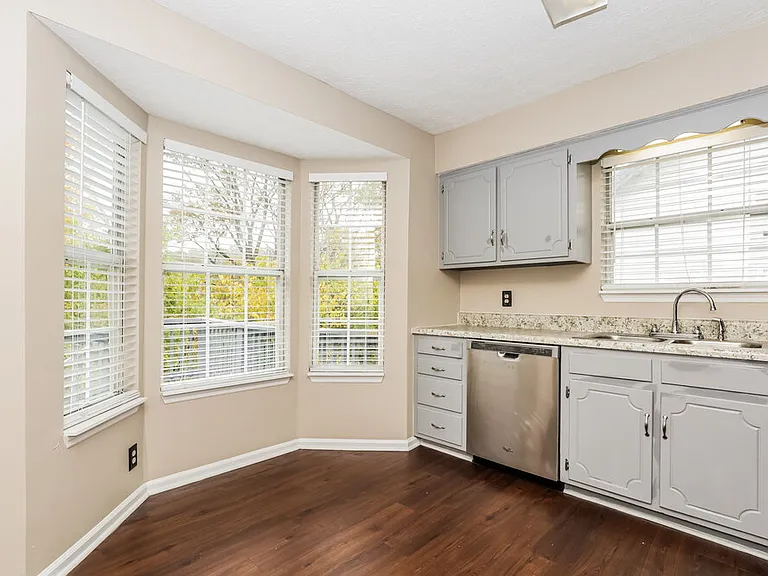 5340 Village Way — Photo 5