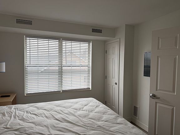 5th image of 860 Victors Way #103