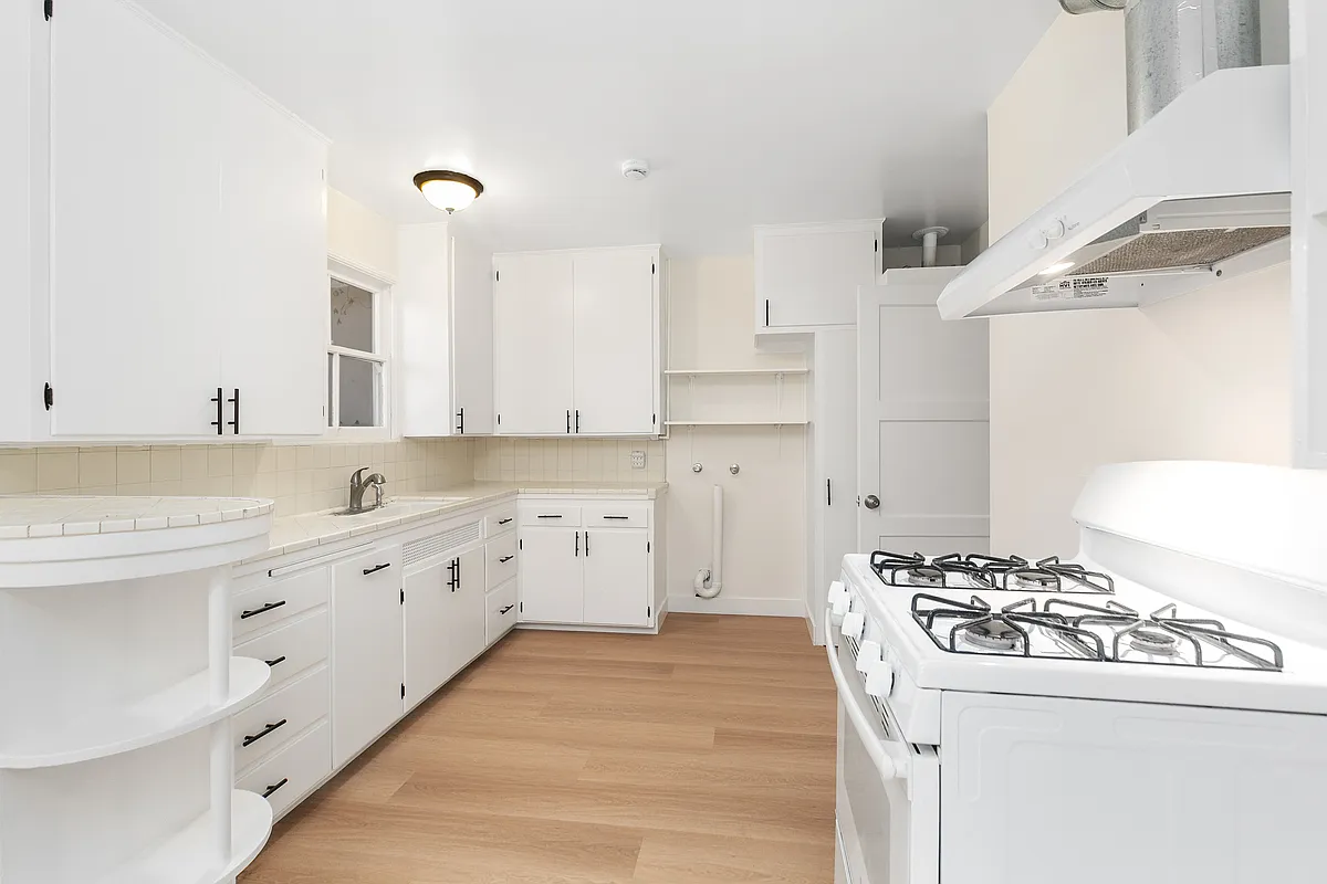 2 bed, 1000 sqft, $2,950 — Photo 2