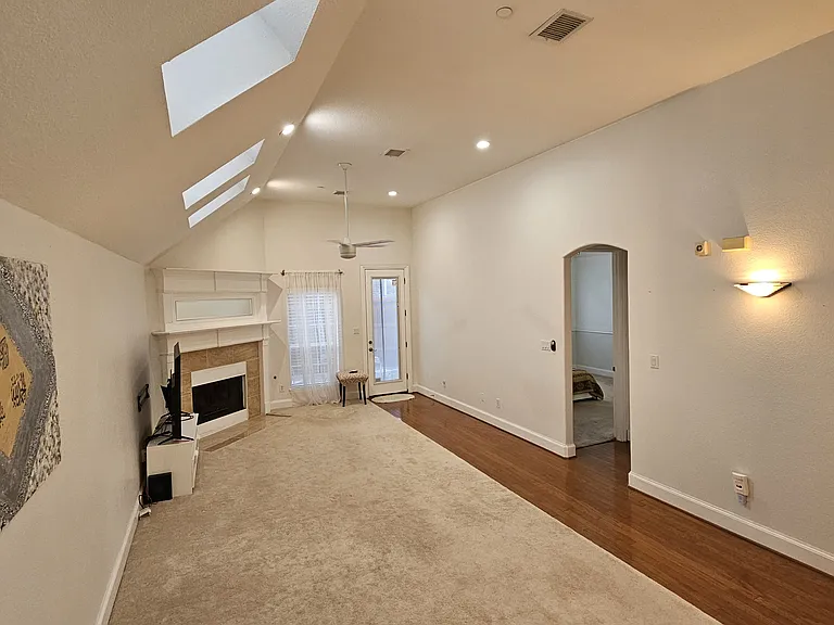 8207 Persimmon St — Photo 10