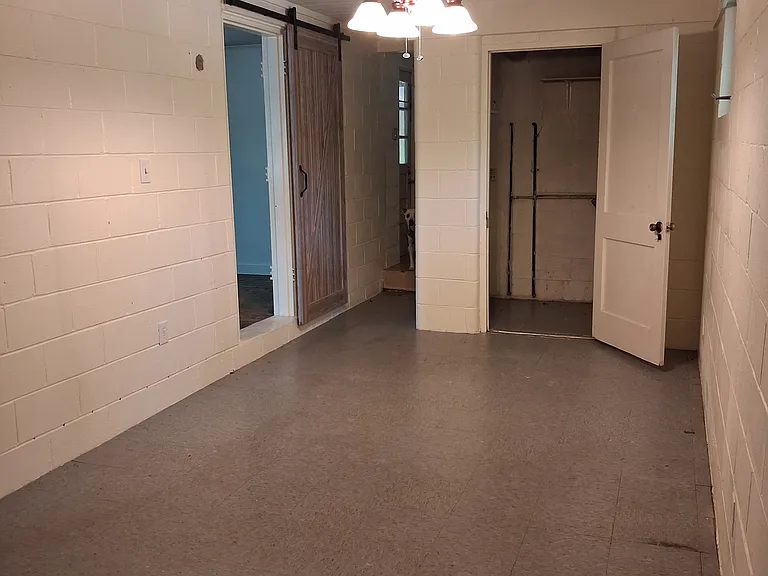 411 Barclay Ave — Photo 9
