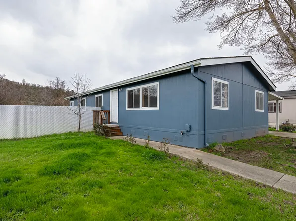 633 E Archwood Dr Unit 106, Eagle Point, OR 97524