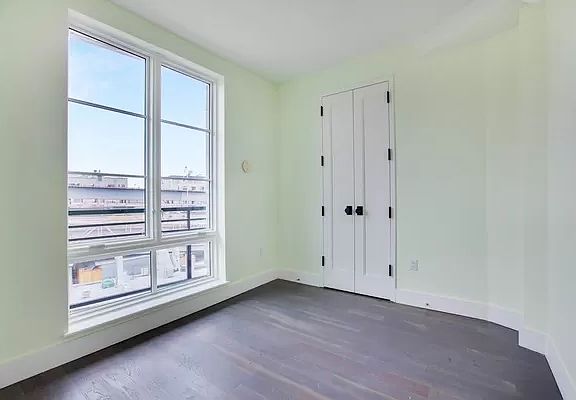 5th image of 82 S 6th St APT 6A