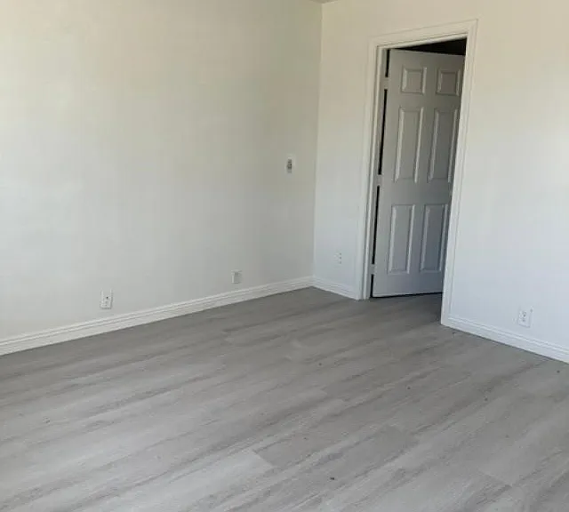 451 W Yermo Rd #B — Photo 3