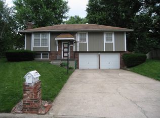 208 Painter Ct, Liberty, MO 64068