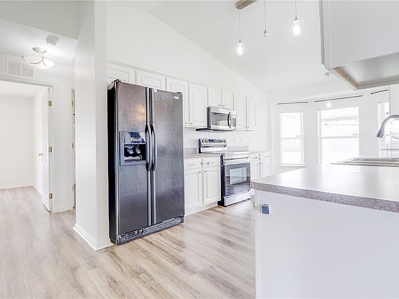 3rd image of 12748 SW 31st Avenue Rd