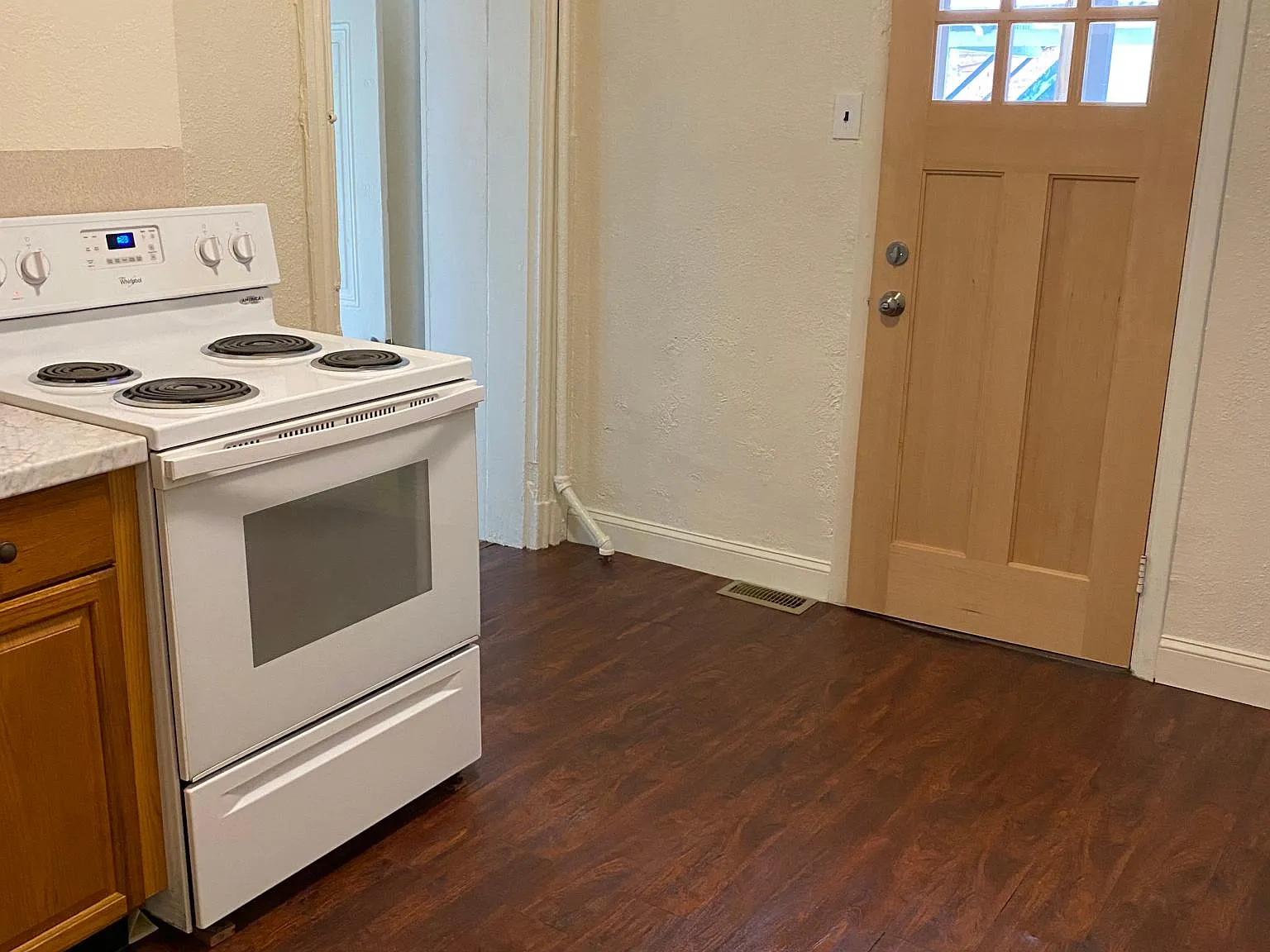 1 bed, 800 sqft, $1,100 — Photo 4