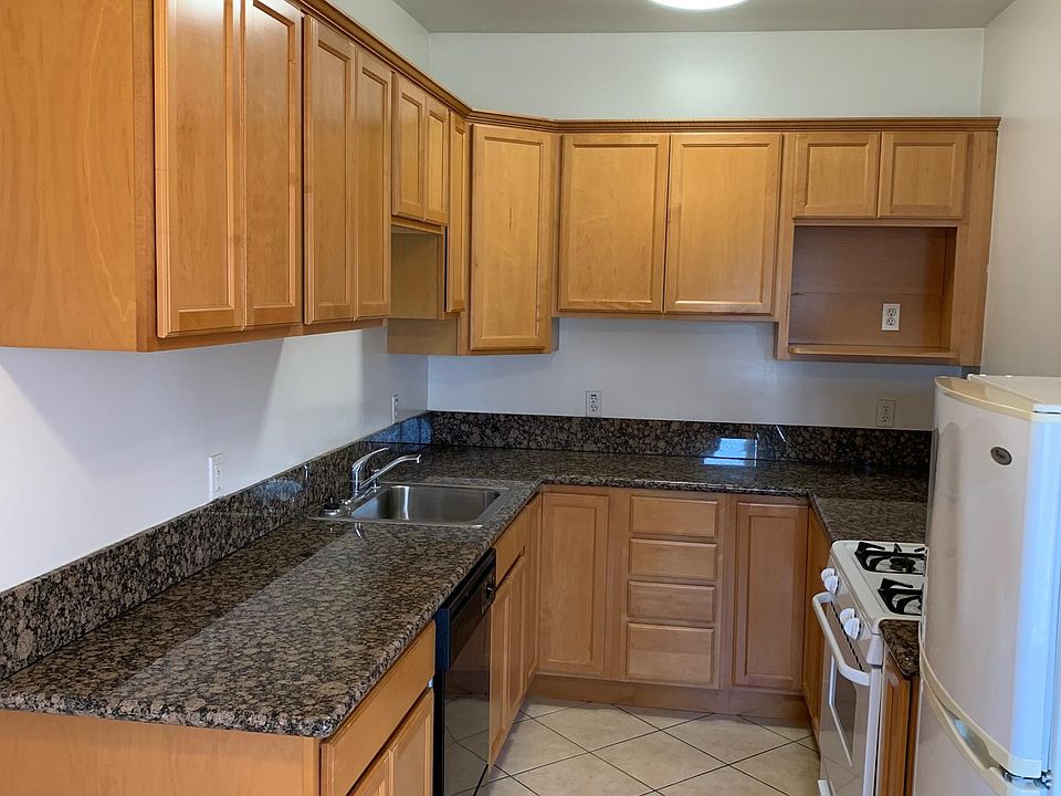 1st image of 800 N Las Palmas Ave