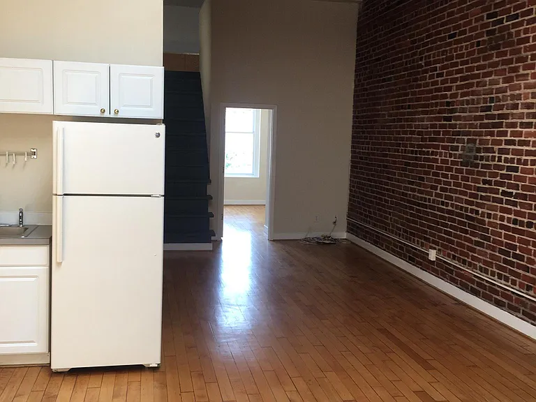 813 W Broad St #B — Photo 10