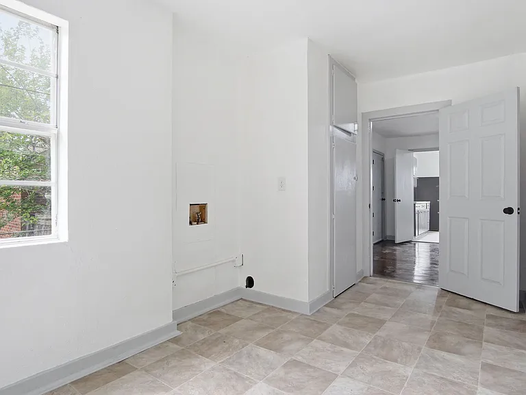2228 SW Grand Blvd — Photo 6
