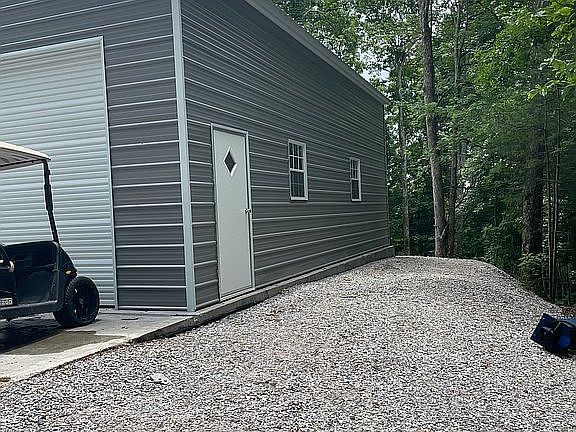 Detached garage 