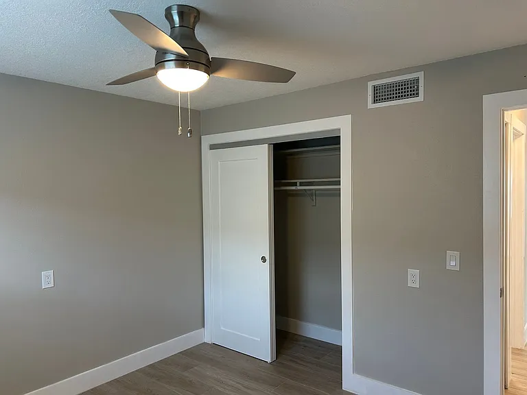 2502 Bay Blvd #1 — Photo 11