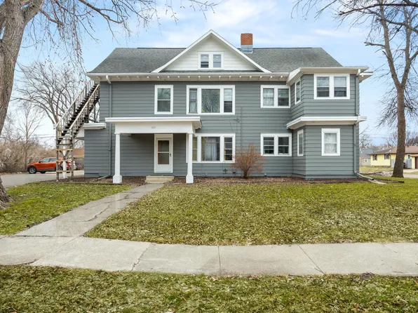 826 21st St S, Fargo, ND 58103