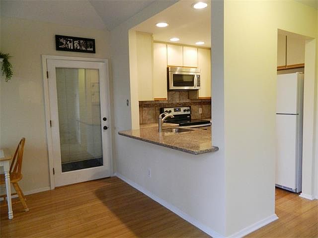 1st image of 1302 Woodlawn Blvd #12