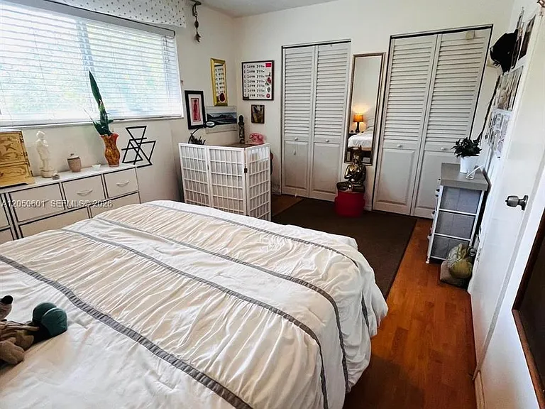 520 NE 38th St #15 — Photo 3