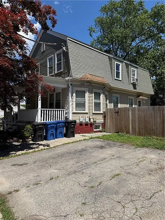 2 bed, 1.0 bath, 950 sqft, $2,200 — Photo 1