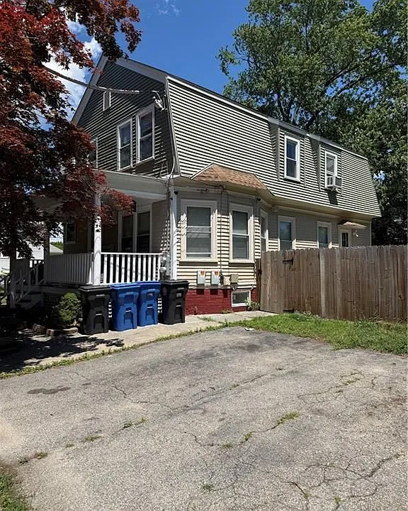 77 Princess Ave